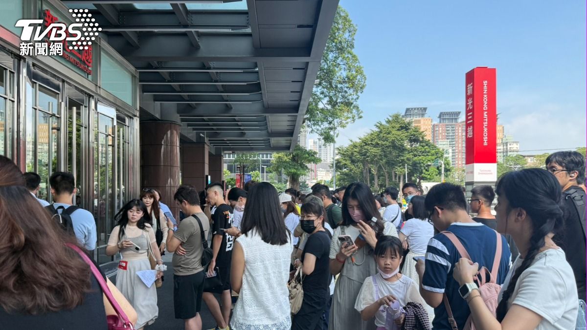 適逢連假湧入許多人。（圖／陳祁攝）