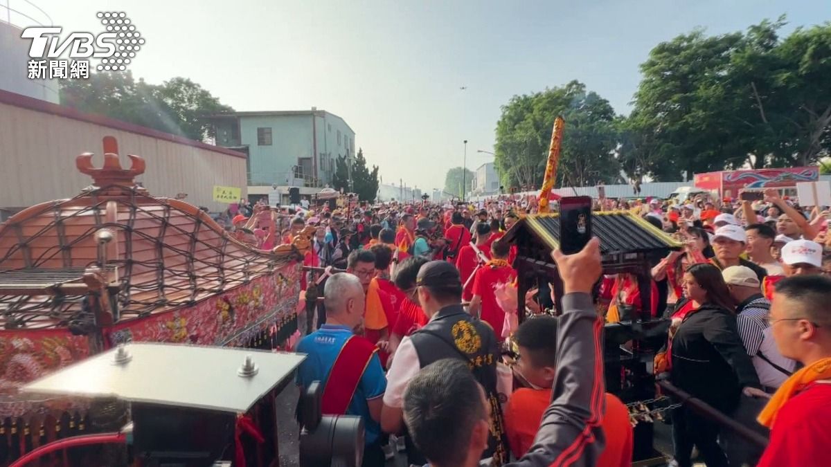 白沙屯媽祖贊境 三神齊聚南投市。(圖/TVBS)