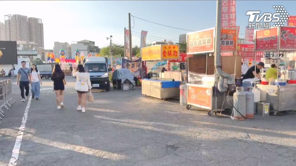 用夜市券吸引買氣,因為9月從教師節開始,10月的中秋、雙十國慶、光復節總共4個三天連假,要搶這觀光財(圖/TVBS)