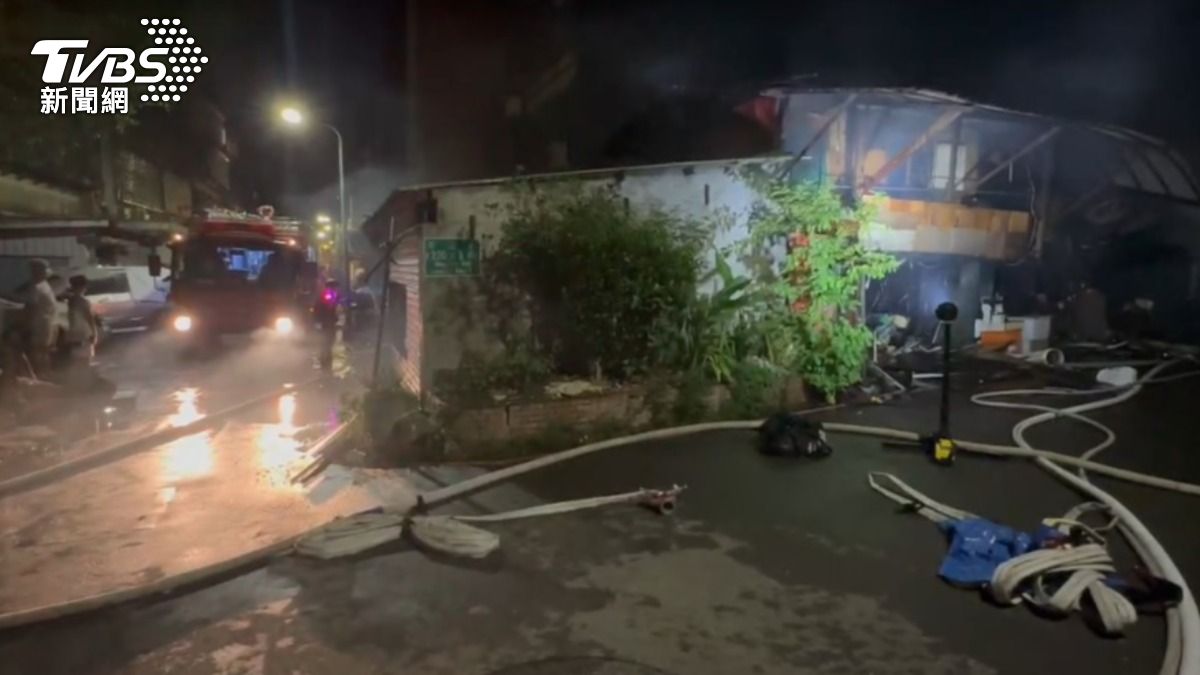 內湖木造屋起火！警消到場驚「瓦斯管線在燒」　80人緊急灌救