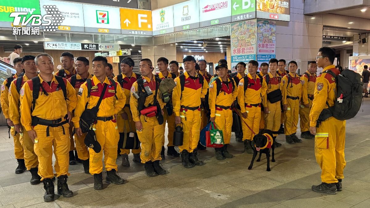 英雄凱旋歸來!27台中特搜隊員抵車站 暖哭民眾畫面曝
