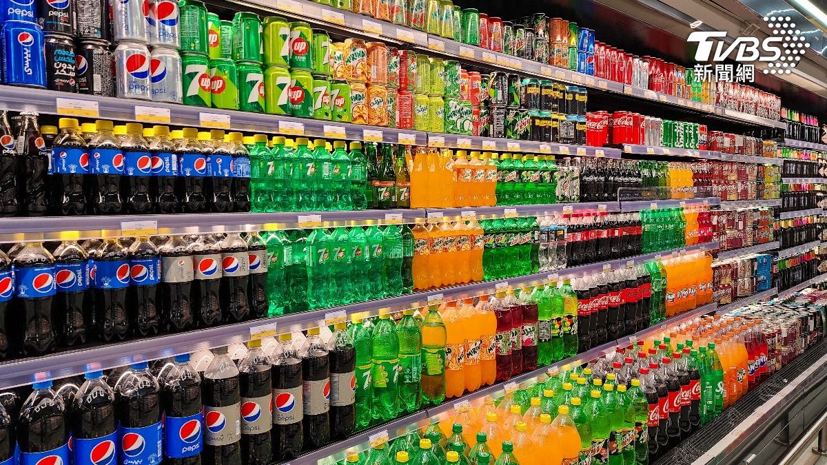 你每天喝下多少微塑膠？研究揭最「髒」飲料排行