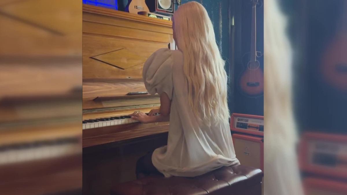 ROSÉ彈鋼琴的片段在網路上掀起熱論。(圖/翻攝ROSÉ IG)