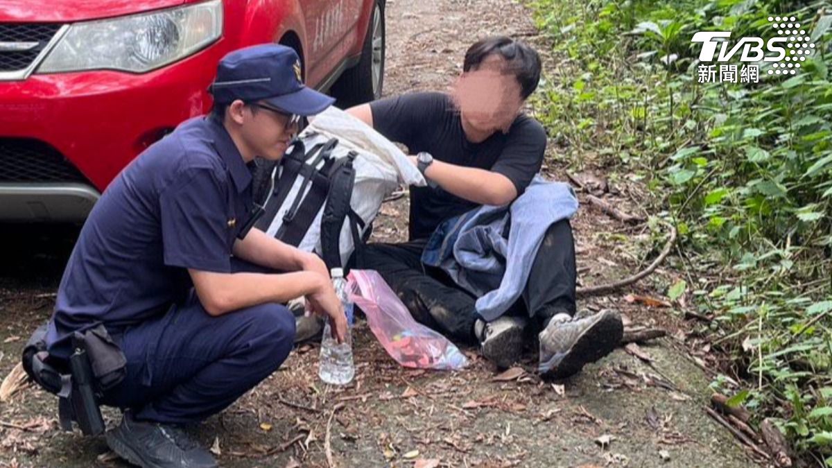 台師大登山社行經千人洞步道時,遭遇虎頭蜂群襲擊。(圖/TVBS)