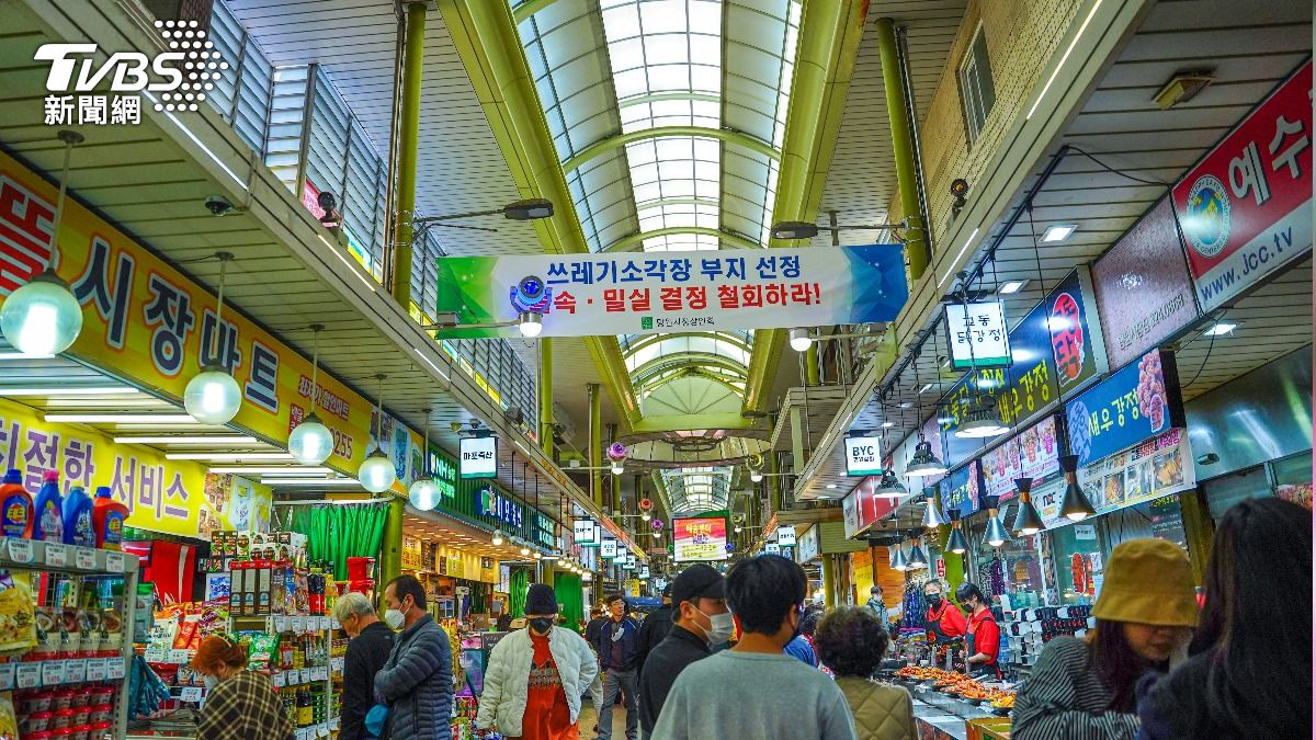 南韓傳統市場因為消費券的振興刺激下,業績明顯回溫。(圖/Shutterstock達志影像)