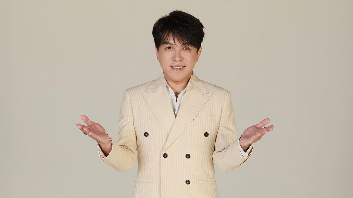 《唱歌給你聽》主持人許志豪。(圖/中天綜合台提供)