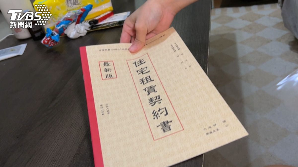 女租客還砸破門窗玻璃,嗆聲不搬就是不搬。(圖/民眾提供)