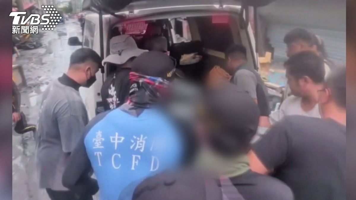 跨越中央山脈救援!台中特搜隊「挖2米淤泥」幫86歲嬤脫困安息。(圖/TVBS)