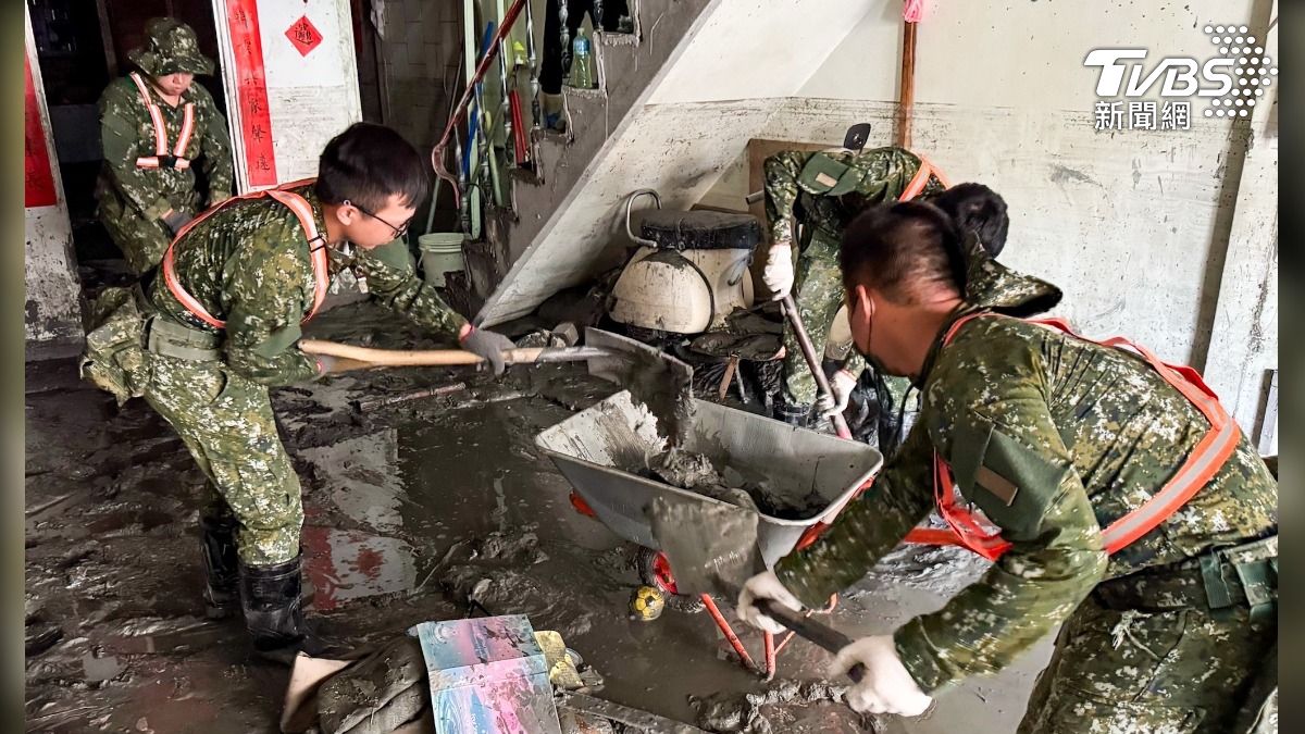 官兵把握時效協助災區復原。(圖/陸軍司令部提供)