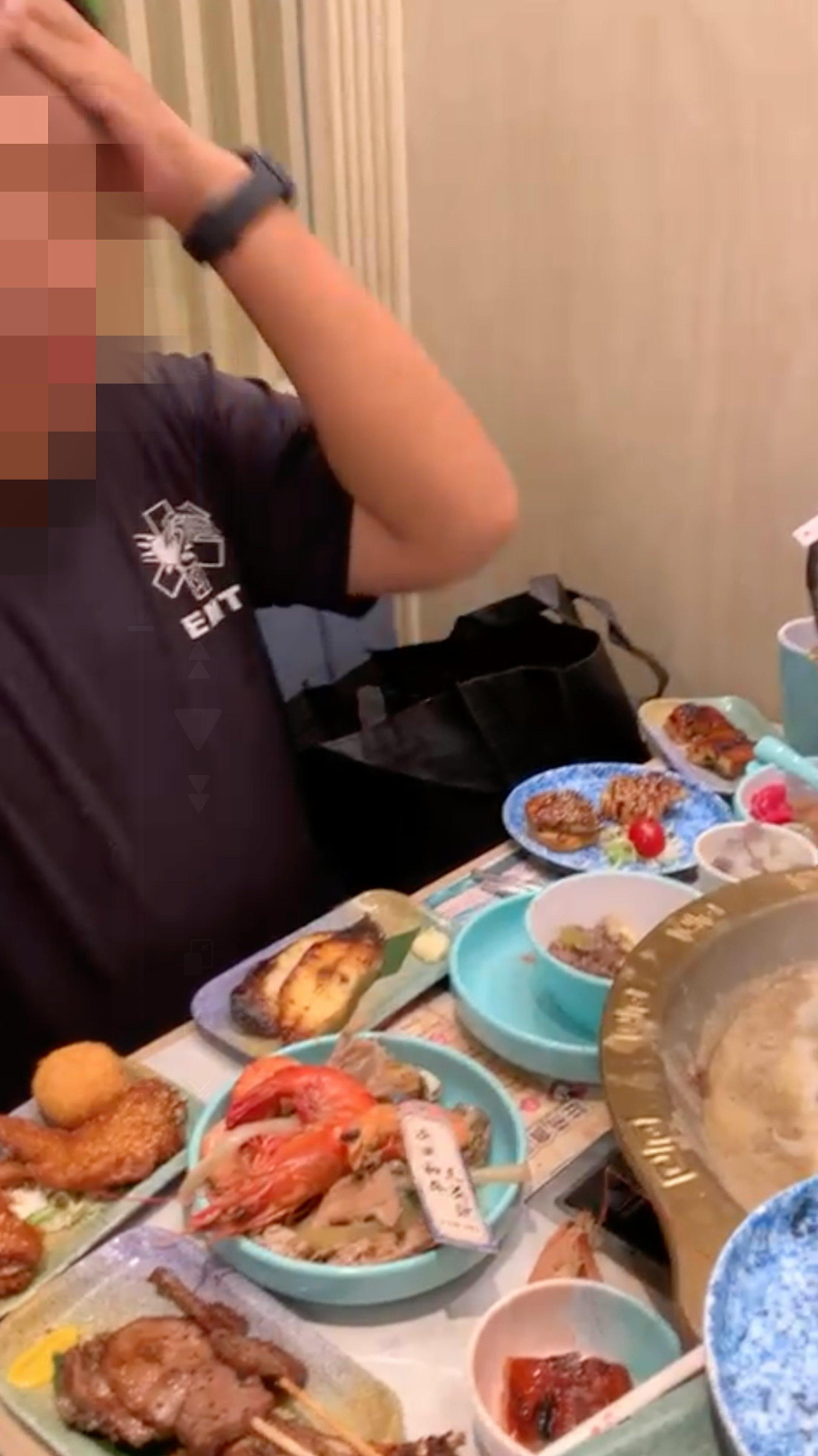 影片曝光後男子身分也慘遭起底。(圖/翻攝自香港01)