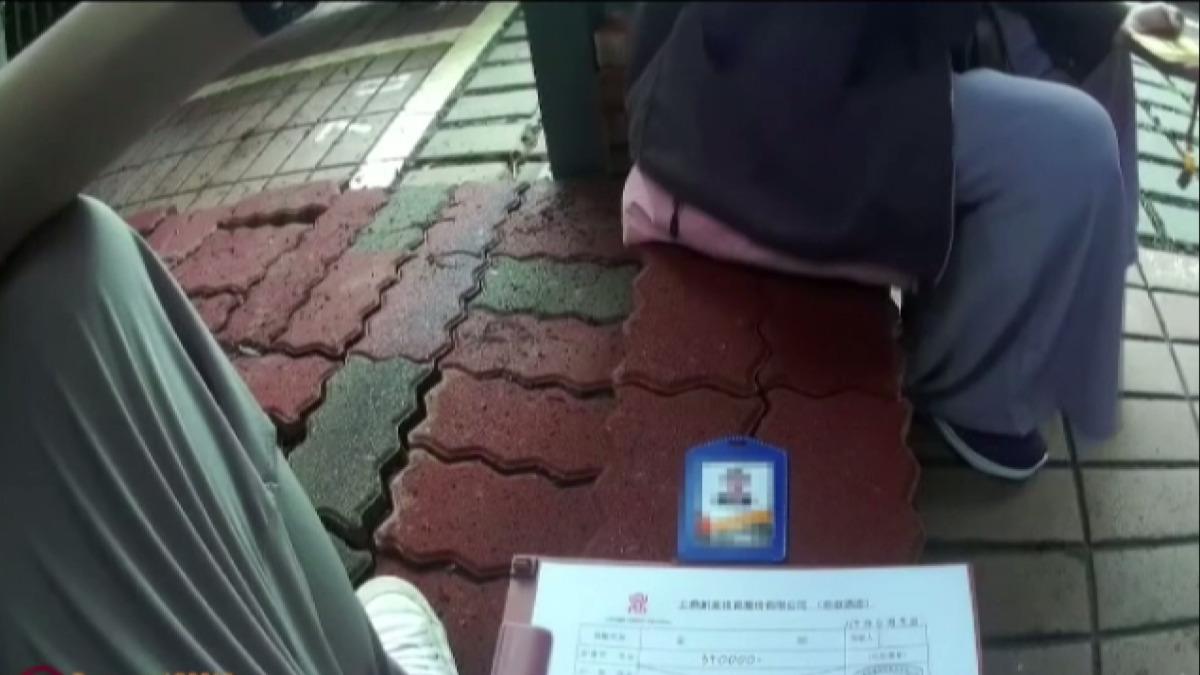 台南70歲嬤級車手 跑台中取款 遭逮稱「腳不好」。(圖／警方提供) 