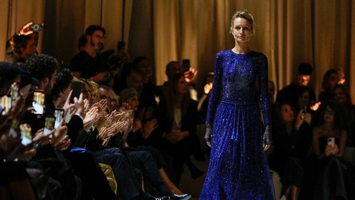 模特兒在義大利米蘭舉行的Giorgio Armani 2026春夏系列時裝秀上穿著新作品。(圖/達志影像美聯社)