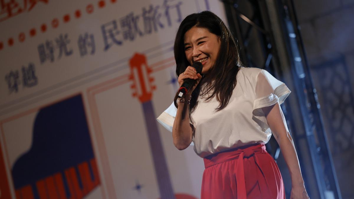 馬毓芬透過歌聲懷念離世的音樂人哥哥馬兆駿。(圖/中山堂廣場音樂節提供)