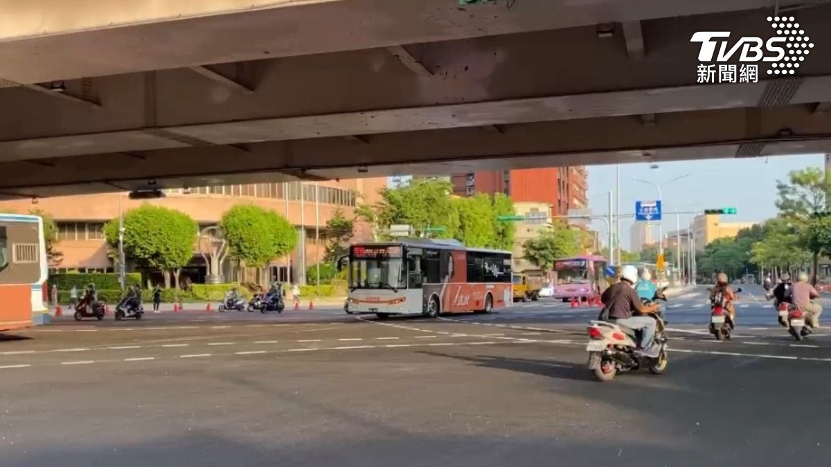 公館圓環改建今通車!正交路口機車、公車新動線一次看