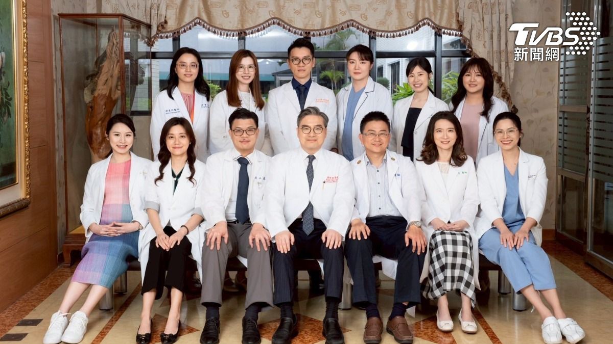 高雄榮總崔冠濠教授團隊，研究破解女性卵巢老化新解方，登上國際權威醫學期刊《診斷治療》封面。（圖／TVBS）