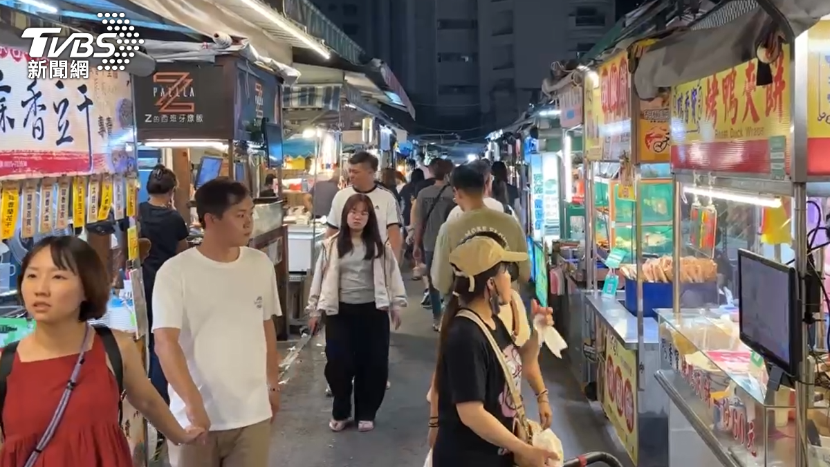 瑞豐夜市暗藏危機！電費計價突改版　攤商叫苦「恐逃離」（圖／TVBS）