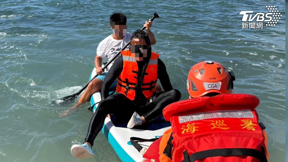 所幸海巡署即時救援,無人受傷死亡。(圖/TVBS)
