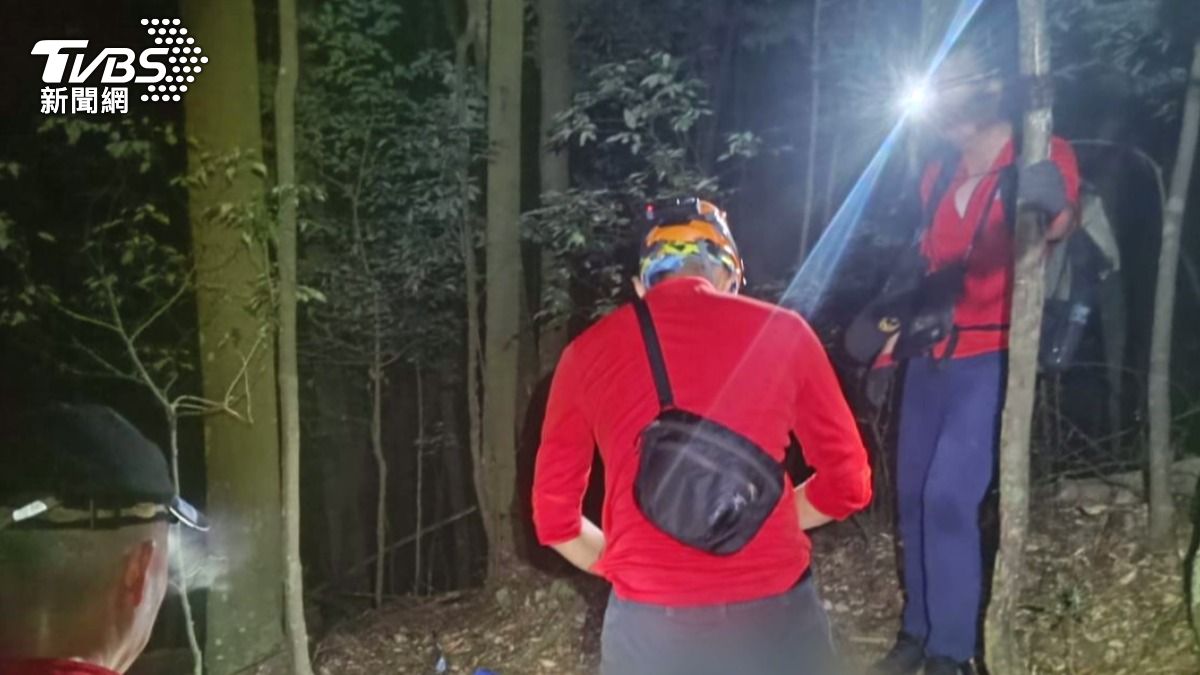 邱姓隊長獨自攀登谷關七雄中的八仙山時不幸倒下,消防隊員趕到時已無生命跡象。(圖/民眾提供)