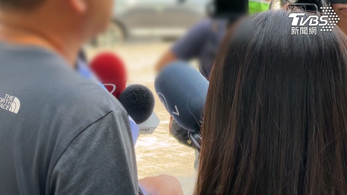 控台中私校欠工程款,廠商討債遭黑衣人恐嚇。(圖/TVBS)