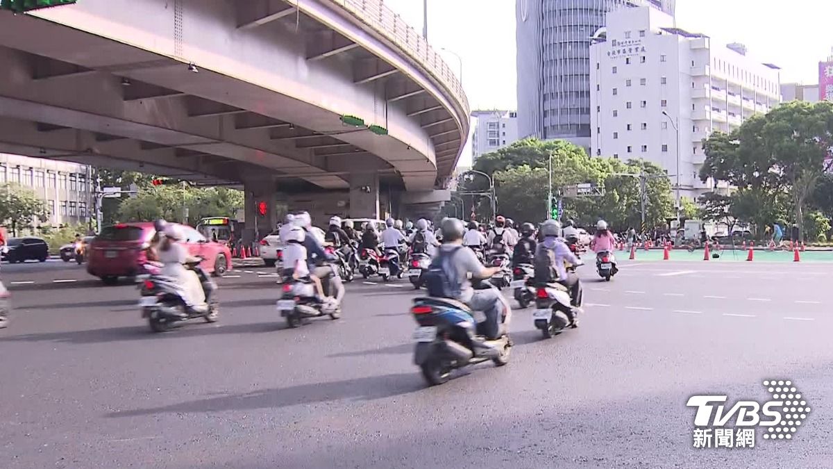 公館圓環拆除後第一個上班日。(圖/TVBS)