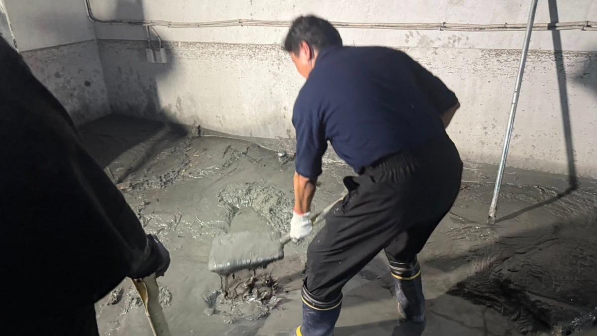 鏟子超人塞工具喊「大家想看你挖」　傅崐萁曬挖土照：誠意滿滿