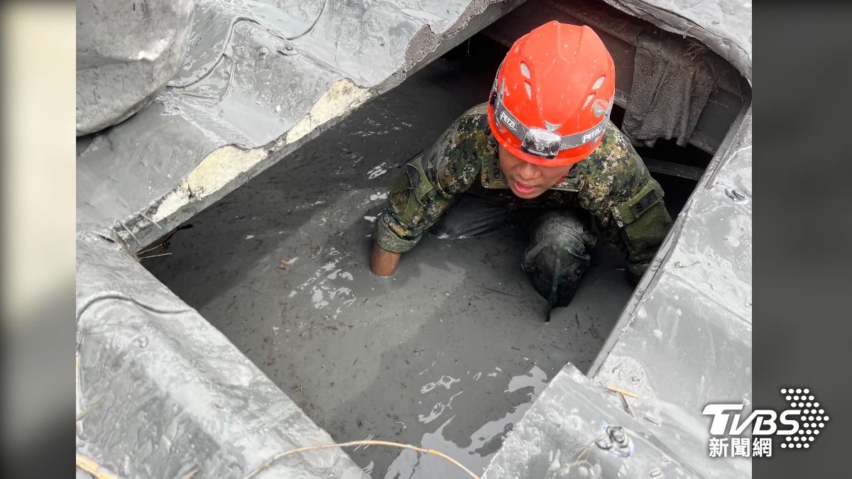 國軍分秒必爭,持續投入災區復原。(圖/陸軍司令部提供)