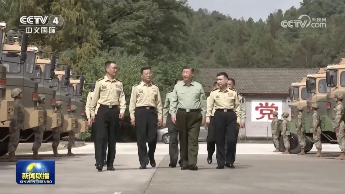 習近平視察軍事基地。(圖/翻攝央視)