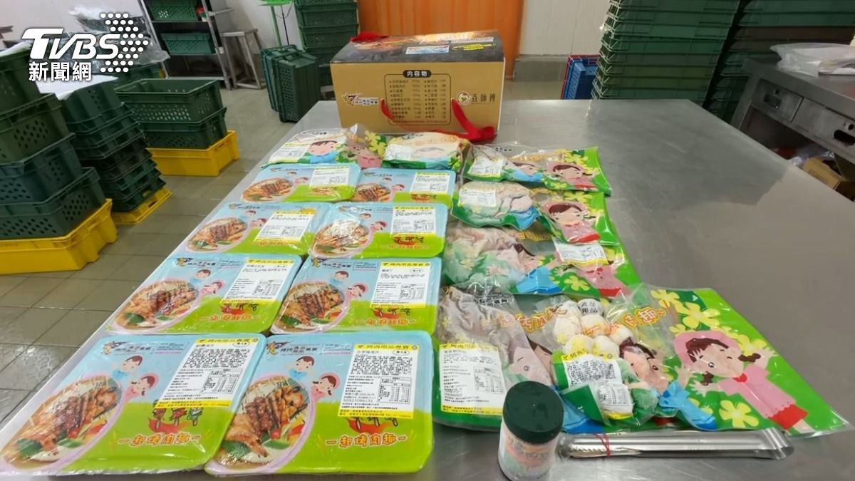 中秋烤肉旺季來臨，許多廠商紛紛推出「烤肉禮盒」搶市。（圖／TVBS）