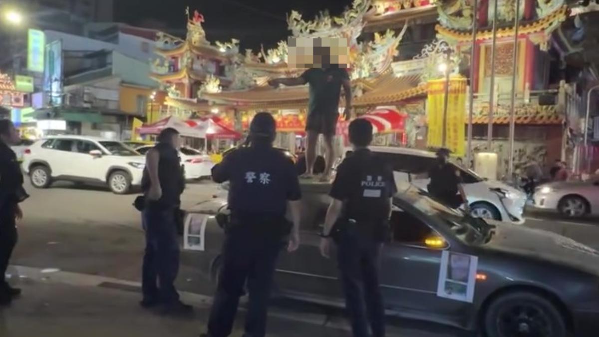 松山饒河夜市外違停「男子跳車頂大鬧」 遭警強制送醫