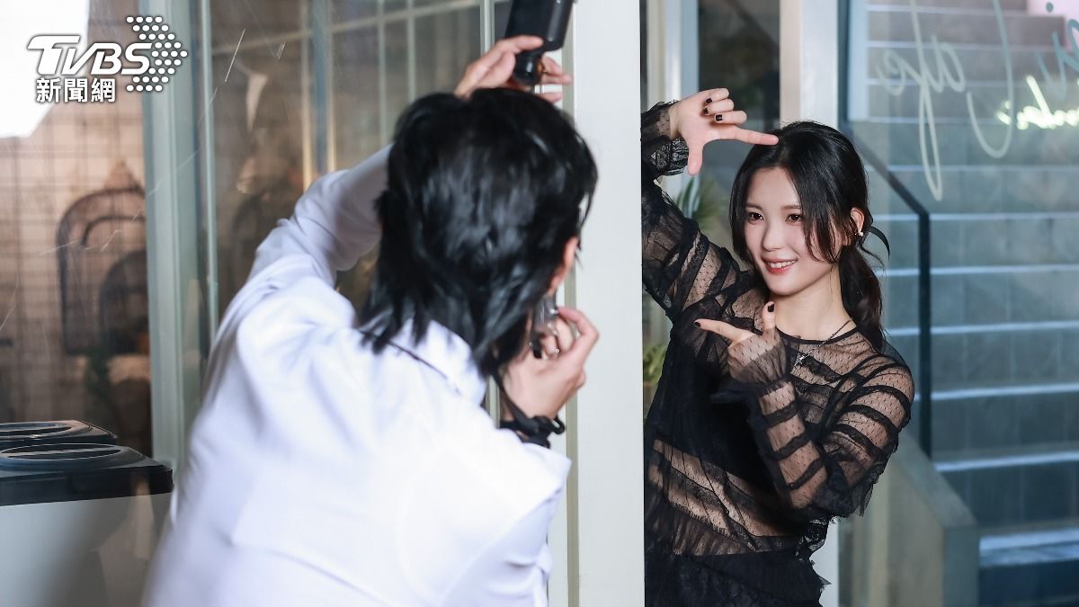 黃河捕捉下睦媄(右)的倩影。(圖/趙世平攝)