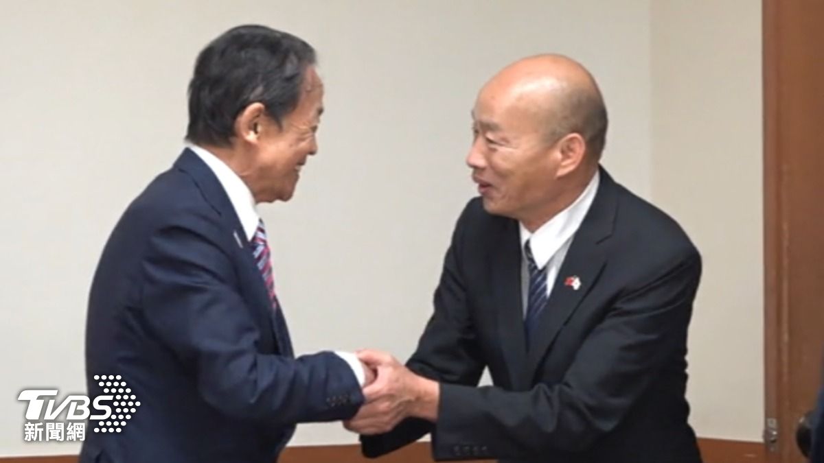 立法院長韓國瑜出訪日本,9/25赴自民黨本部拜會前日本首相麻生太郎。(圖/TVBS)
