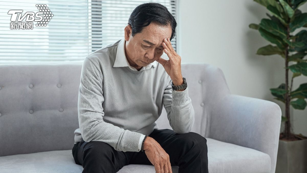 日男拚到月薪14萬!退休前發現「妻子秘密」 被瞞30年崩潰