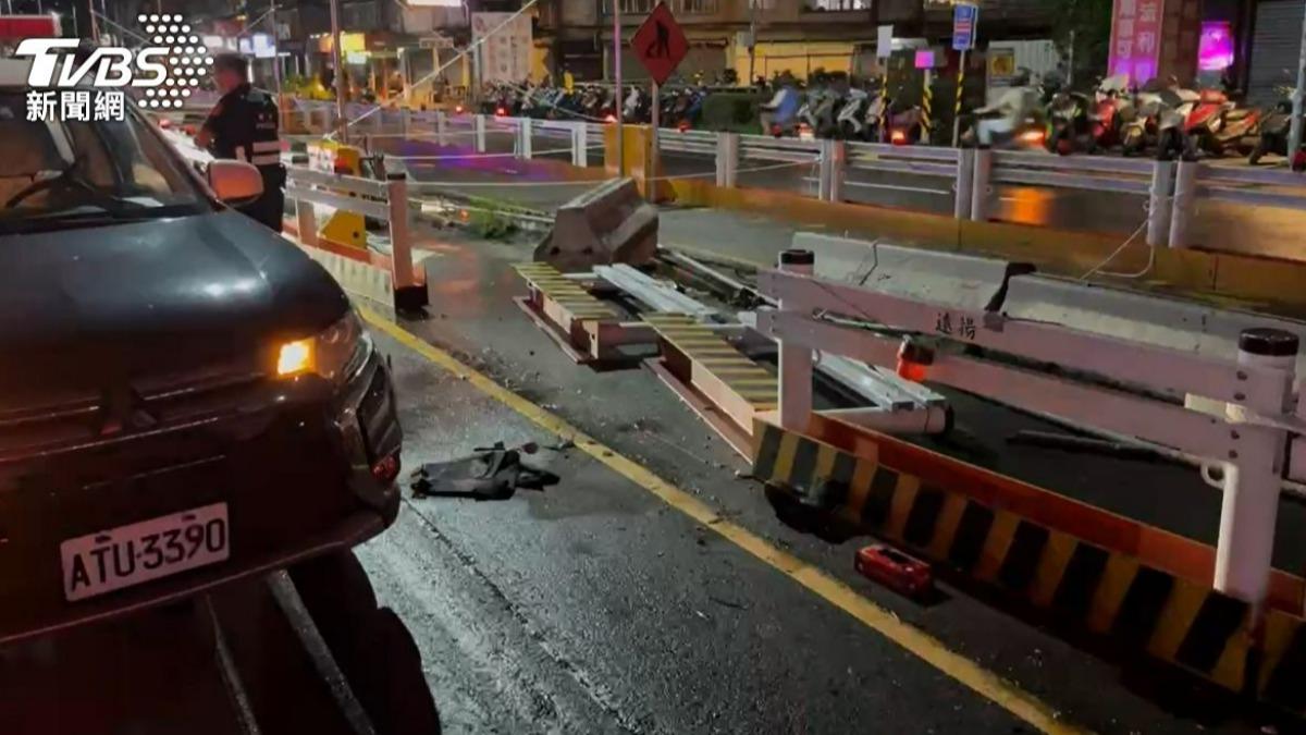 陳女開車拖行劉姓所長,導致劉員撞擊護欄,重傷殉職。(圖/TVBS資料畫面)