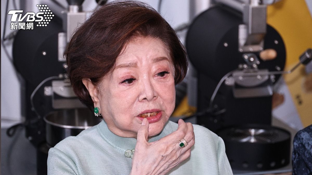 陳淑芳不捨花蓮洪災災民。(圖/記者張哲鳴攝)