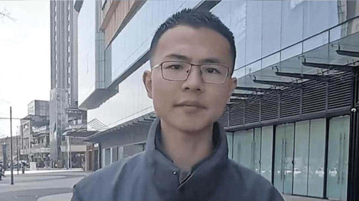 在中國社群平台遭「全網封殺」的網紅戶晨風。(圖/翻攝自戶晨風評論影片)