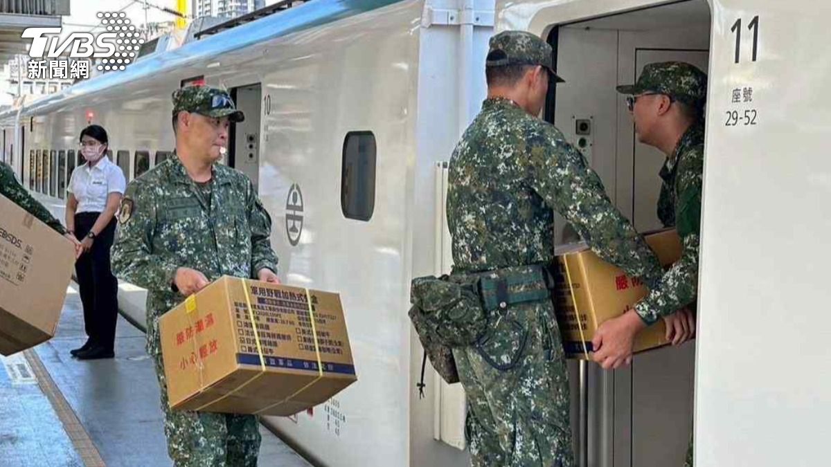 花蓮救援持續中！國軍「鏟子超人」守護家園。（圖／陸軍第三作戰區提供）