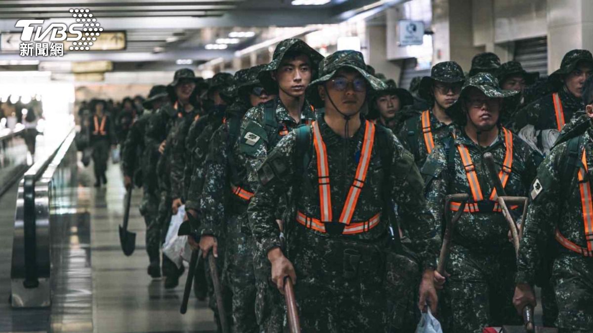 花蓮災區「鏟子超人」來了！國軍550名官兵進駐，軍民合作重建家園。（圖／陸軍第三作戰區提供）