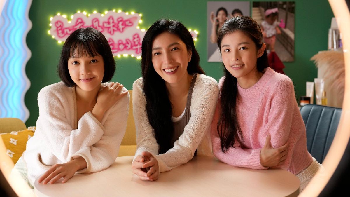 楊謹華（中）、林思廷（左）、詹子萱揭開網紅家庭背後暗流。（圖／晴天影像提供）