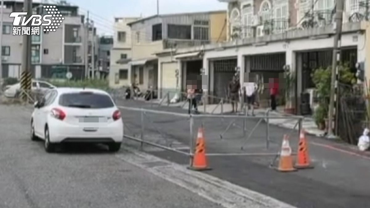 「進家門比考駕照難」雲林百坪畸零地被圍　居民出入受阻(圖／TVBS)