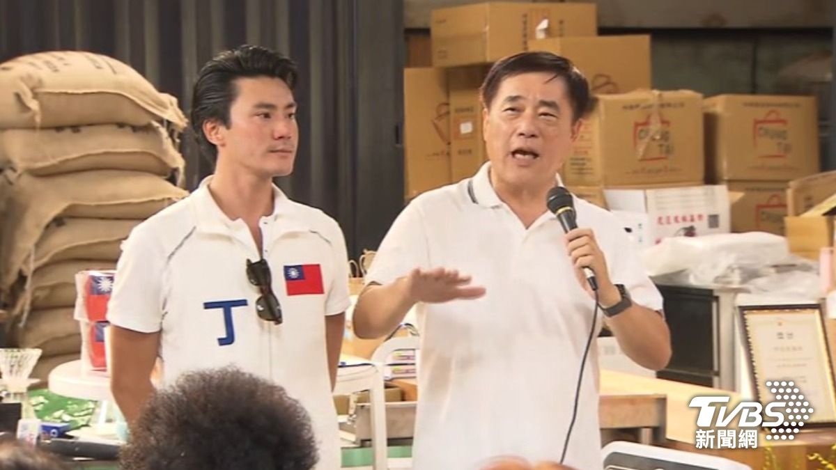 郝龍斌與青年(圖/TVBS資料畫面)
