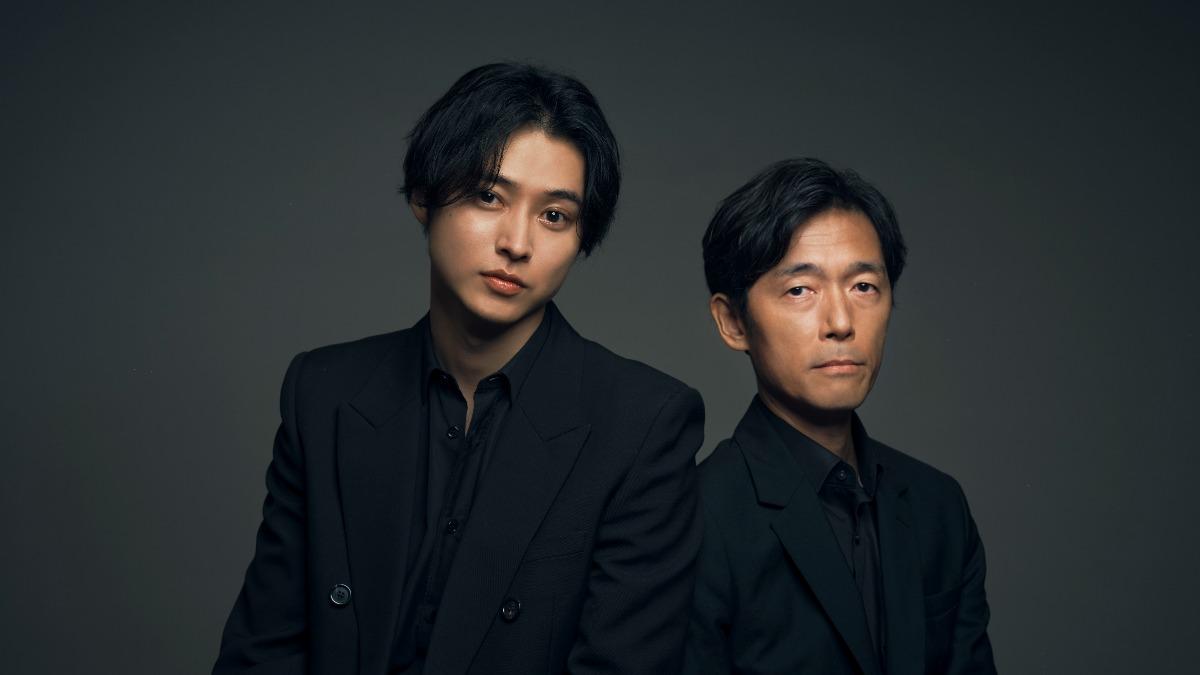 山崎賢人與導演佐藤信介（右）。（圖／Netflix提供）