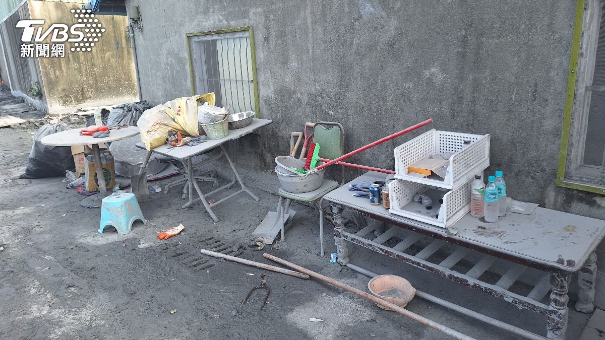 住家大多數家具已被沖毀。(圖/TVBS)
