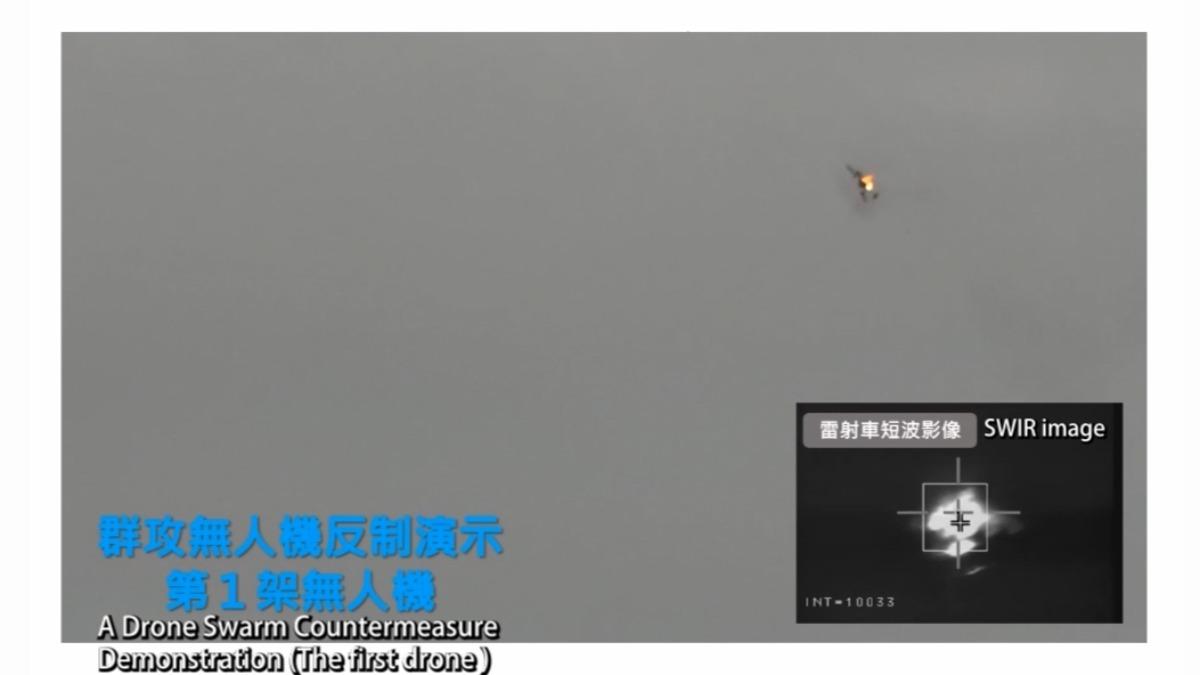 中科院所公布的影像,證實「雷護專案」研發測試已有相當進展,已能以10kW級功率擊穿金屬板或燒毀無人機。(圖/中科院)