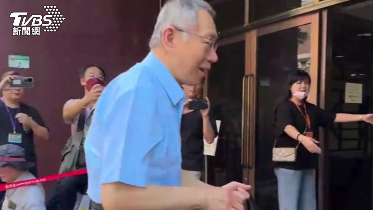 遭問黃國昌涉養狗仔跟拍 柯文哲嘆:唉唷