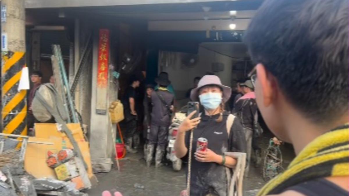 八炯花蓮救災演很大?童仲彥轟:搬發電機進災區「拍片還打燈光」