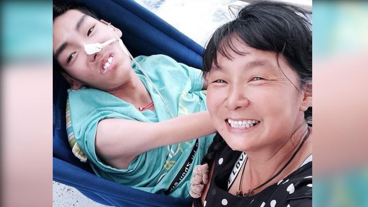 超跑媽媽陳嘉齡PO出生前與小比的燦笑合照。(圖/翻攝自「小比的跑旅雜記」臉書)
