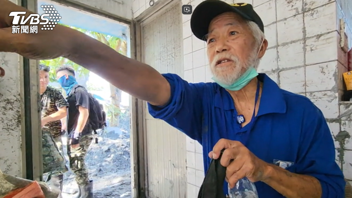 經歷九死一生，赫恪樂觀地表示「還在呼吸就已經很好了」。（圖／TVBS）