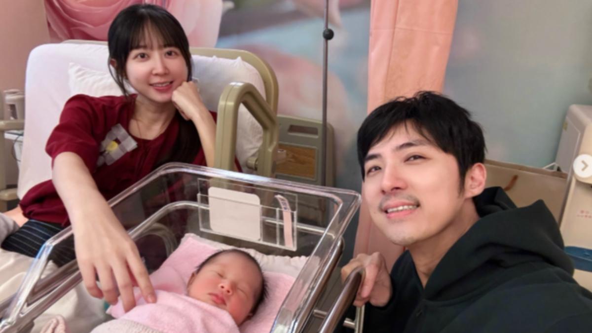 洪詩(左)感動女兒平安出生。(圖/翻攝自洪詩IG)