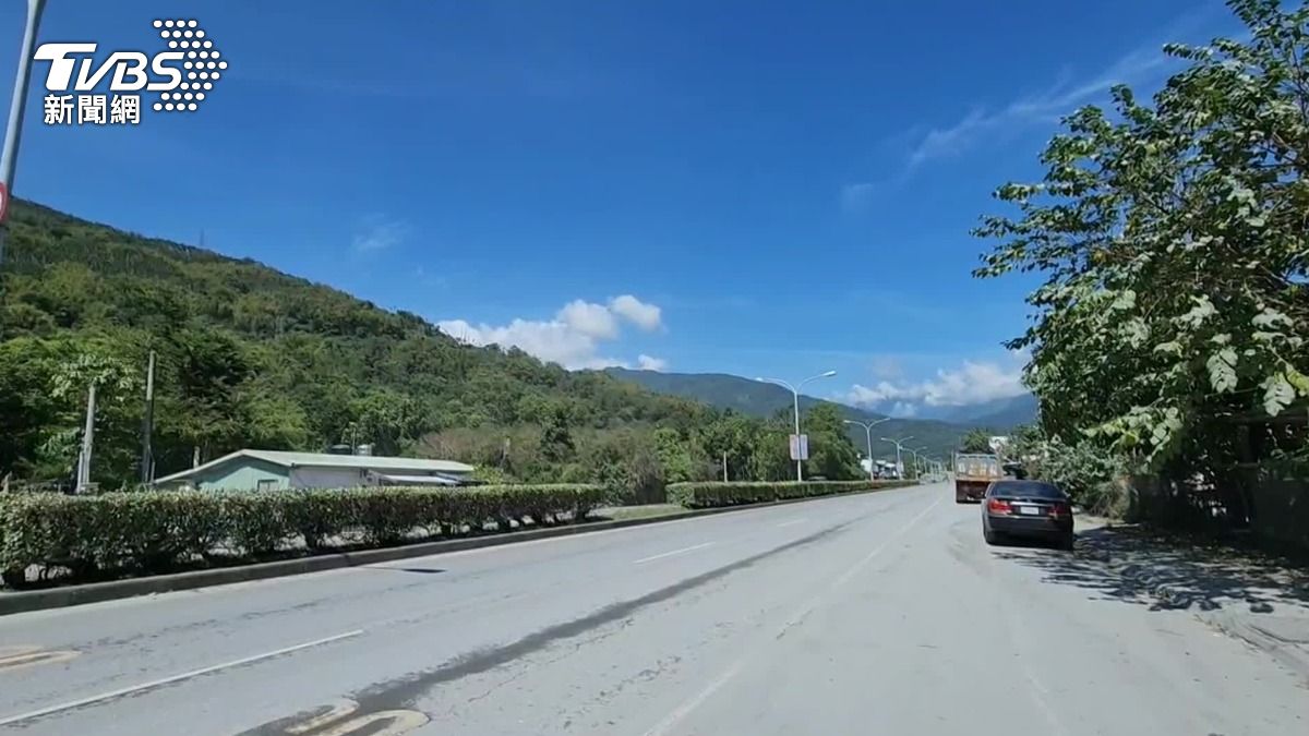光復市區淤泥已經清理的差不多,人車能通行。(圖/TVBS)
