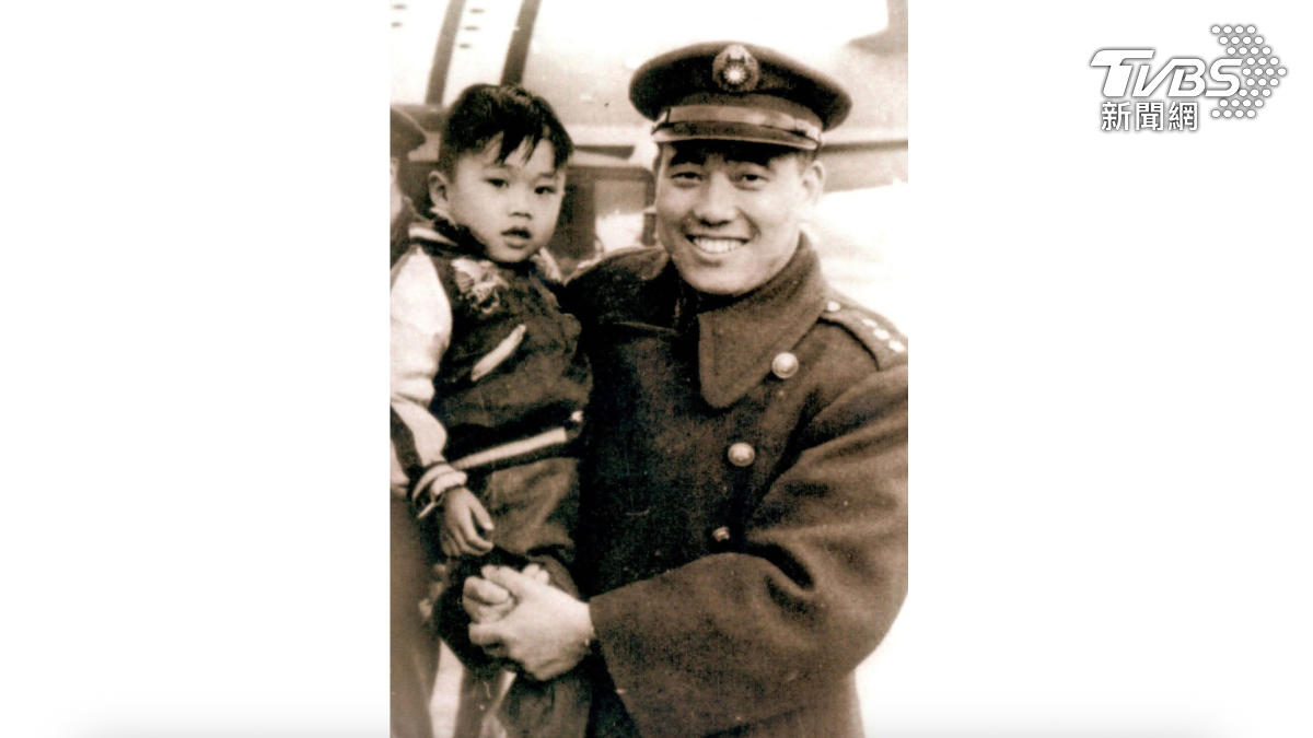 郝柏村為軍系出身的行政院長,參與過八年抗戰。(圖/郝龍斌辦公室提供)
